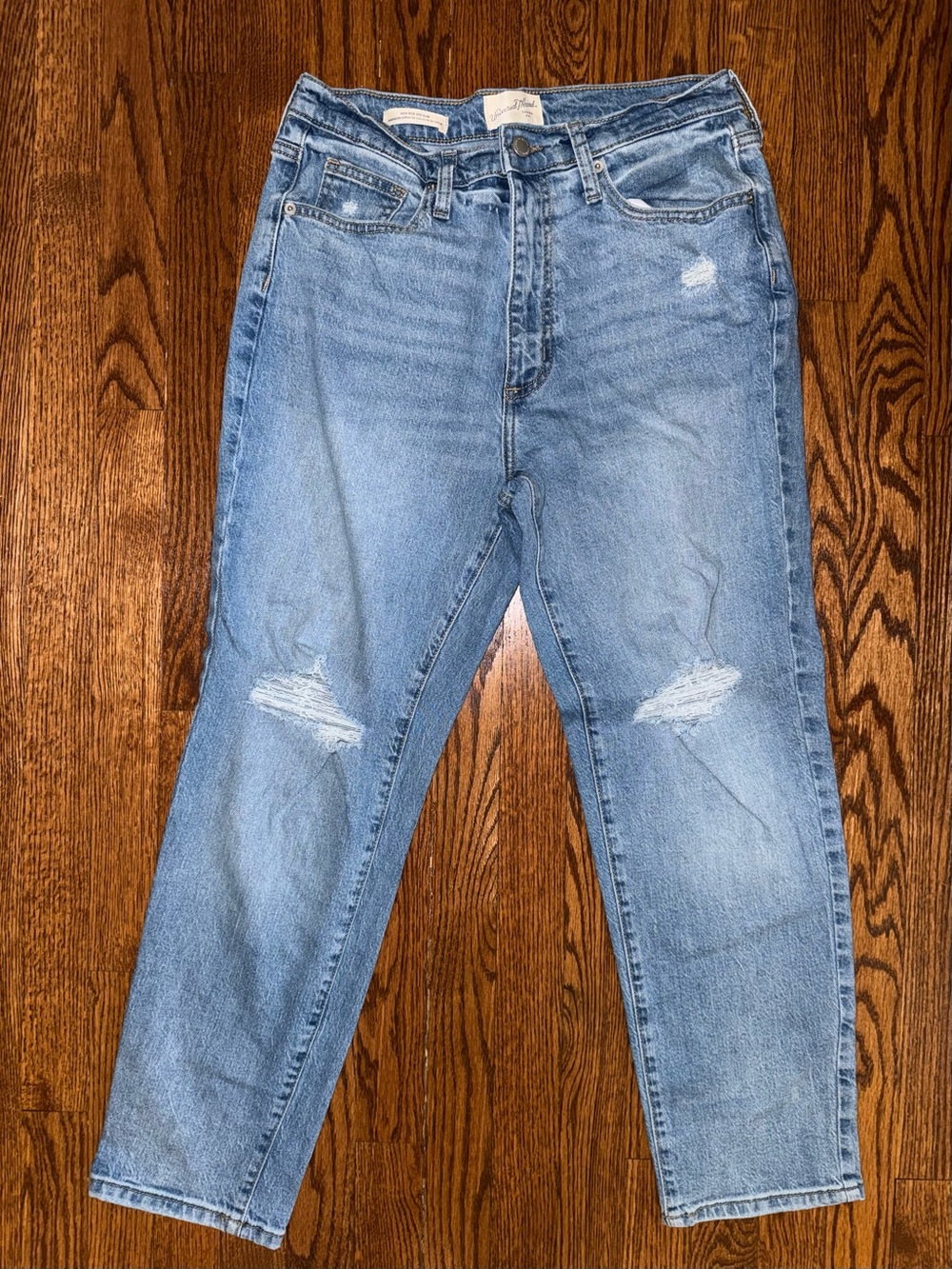 Universal Thread Women’s Light Blue Skinny Jeans with Distressed Knees